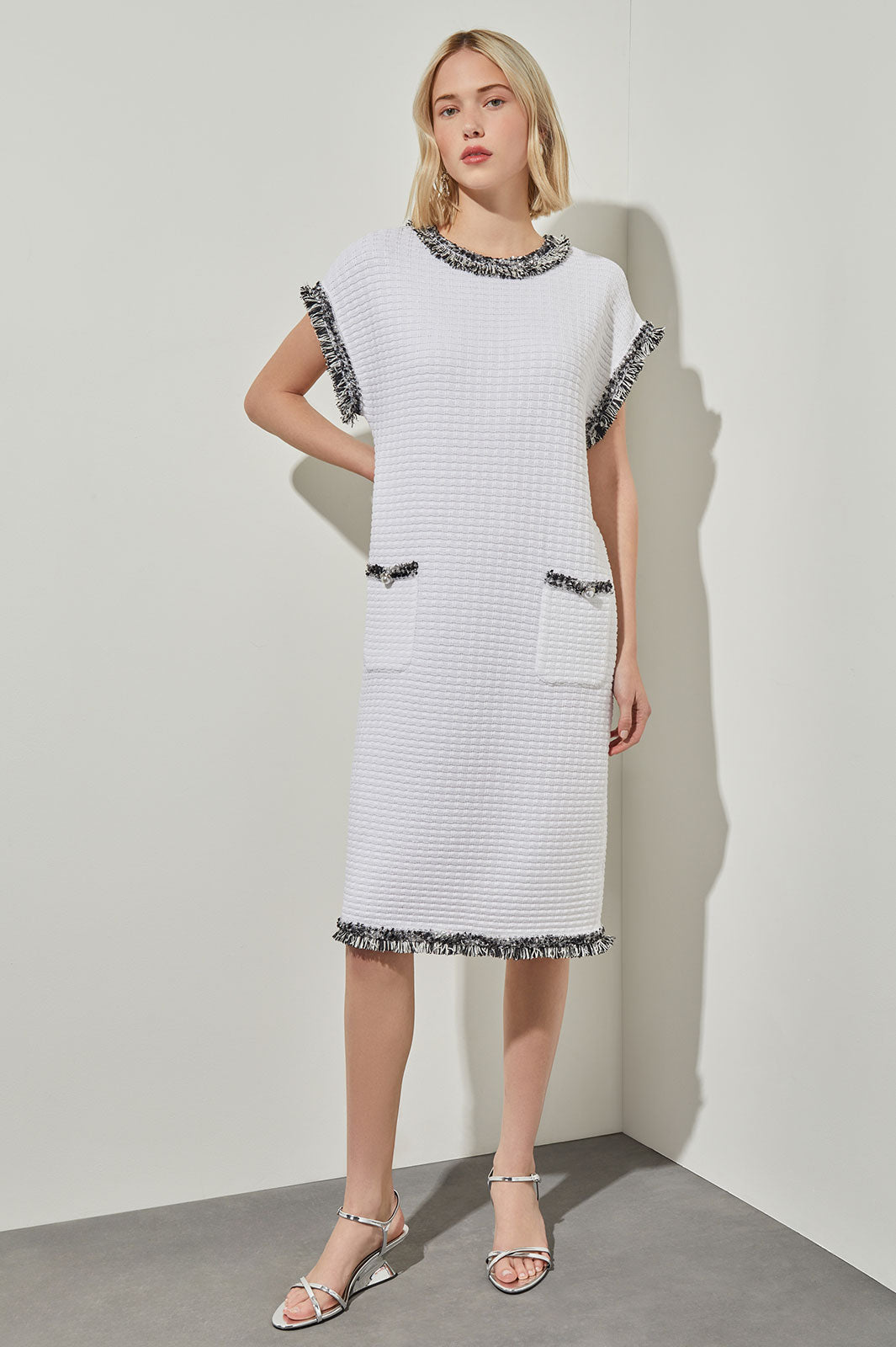 Modern Fit Contrast Trim Shift Dress, White/Black | Ming Wang
