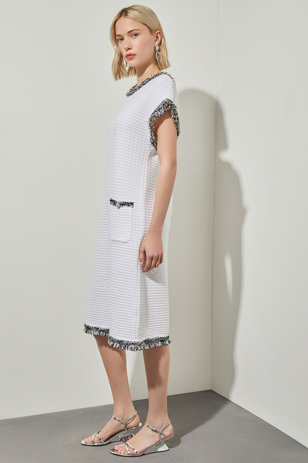 Modern Fit Contrast Trim Shift Dress
